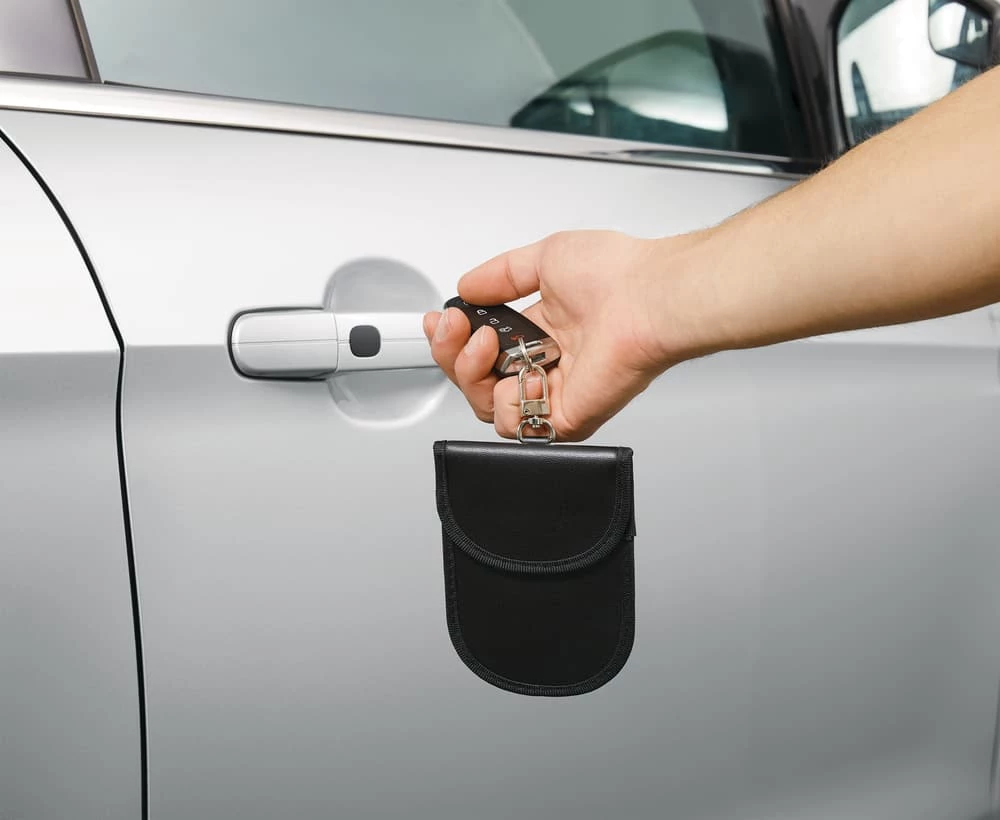 AutoTrends Faraday Pouch RFID Blocker Keychain 6 AutoTrends Faraday Pouch RFID Blocker Keychain - Image 4